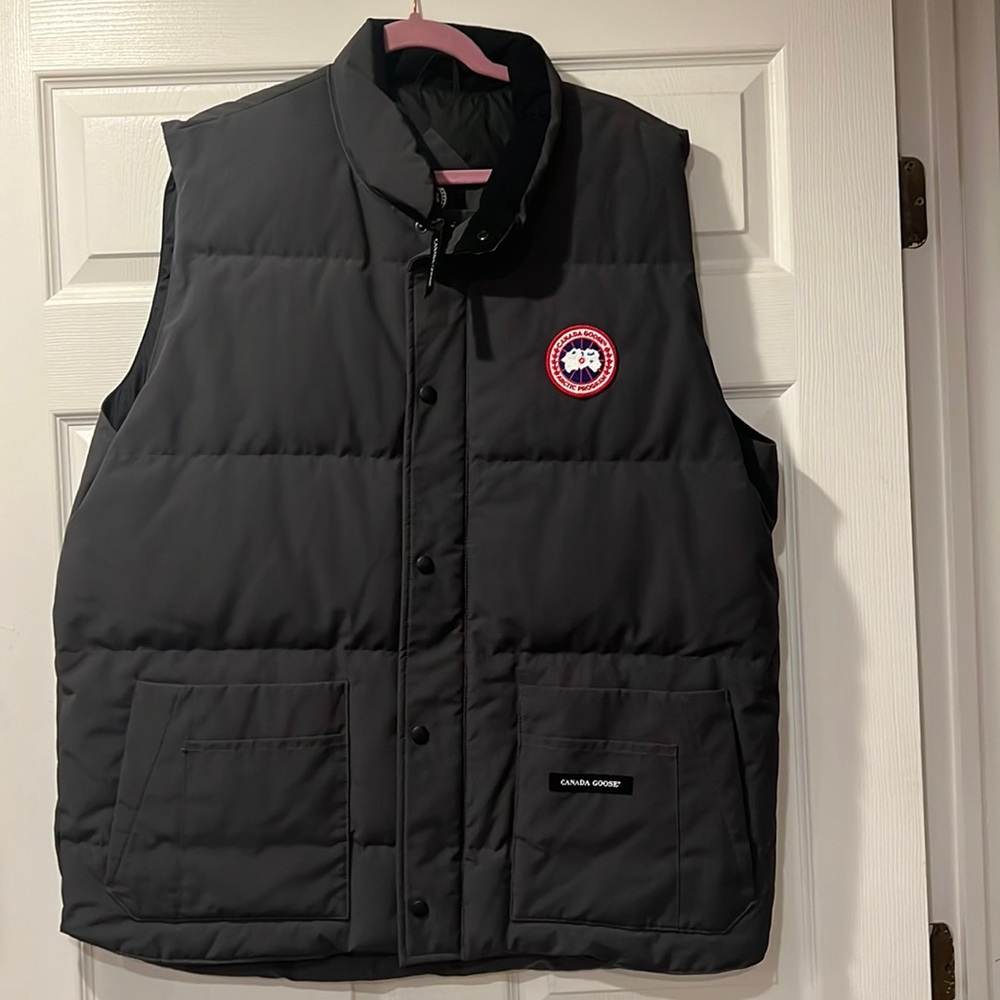 Mens Canada goose vest in charcoal grey in a size 2XL